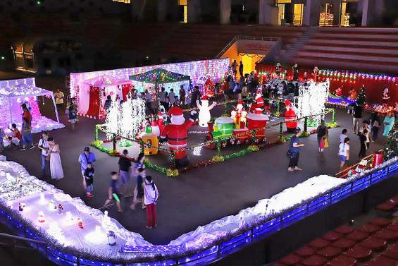 Le père Noël suivi d’une surprise à l’Arène du Sud
