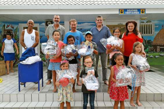 Récompenses des ateliers de Noël au centre aquatique