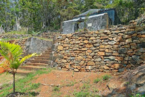 A Prony, les vestiges de la Poudrière reprennent vie, pierre après pierre