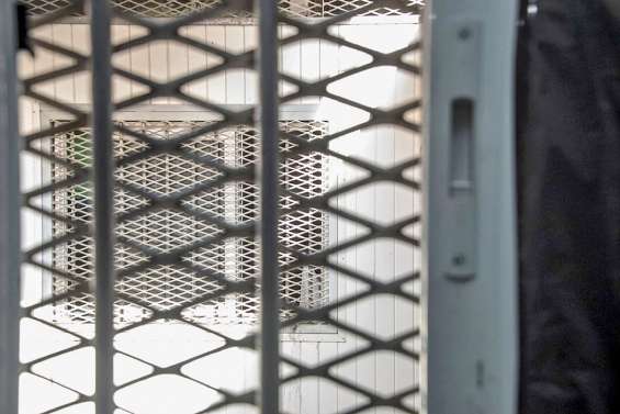 Ils scient les barreaux de leur cellule pour « faire passer des plaques chauffantes » à leur voisin