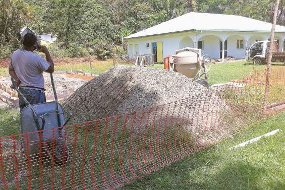 La cuisine commune de Néouta sort de terre