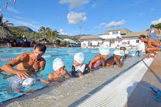 Apprendre à nager en toute sécurité à la piscine de Boulari