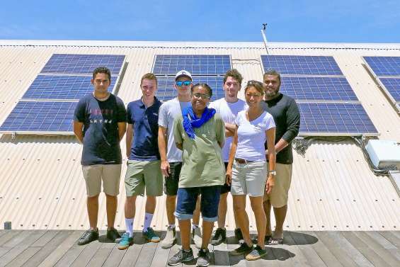 Ils s’apprêtent à mettre en lumière une salle de l’ancienne école de Tiébaghi