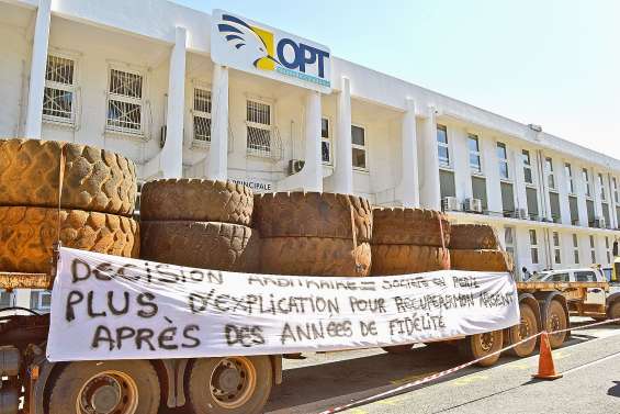 Des rouleurs bloquent l’OPT pour un retrait refusé