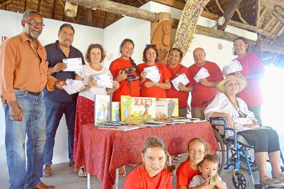 Journée Koloti : 35 bons d’achat et des livres remis au CCAS