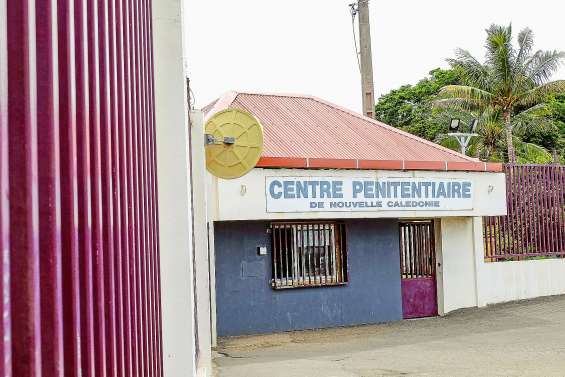 Ils frappent un homme âgé et filment la scène