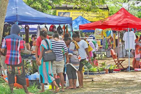 Marché et vide-greniers en fusion