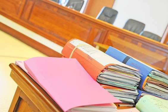 Sa fille envoie des « nudes » sur les réseaux sociaux,  il menace la principale du collège avec un couteau