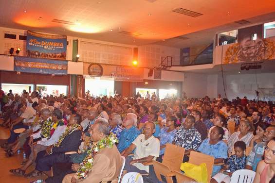 Le grand meeting de clôture commun attire la foule