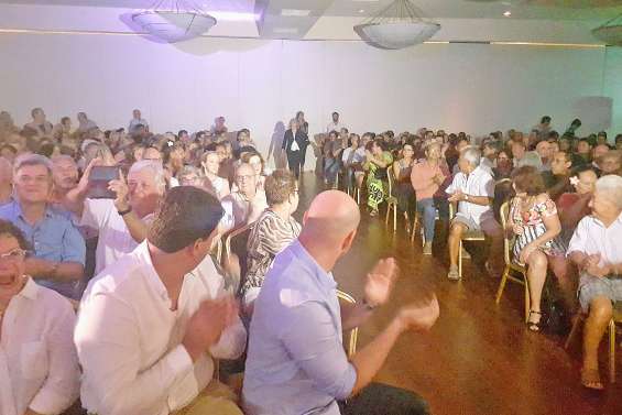 Une ultime soirée de meetings