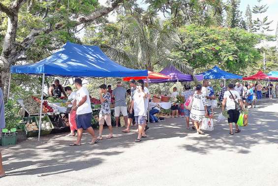 Le marché fait le plein de visiteurs