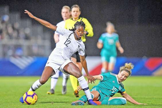 Il y a cinquante ans, le foot français se conjuguait enfin au féminin 
