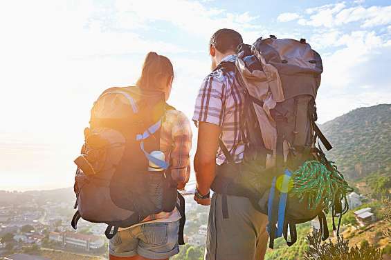 Les « backpackers » coincés entre coronavirus et préférence nationale