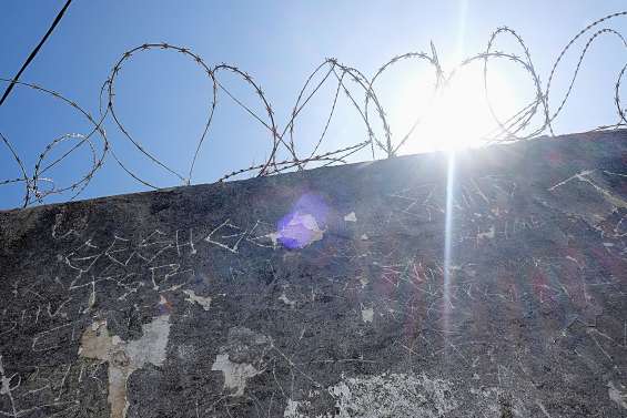 Il veut frapper sa femme avec un marteau et tire en l’air pour intimider les gendarmes