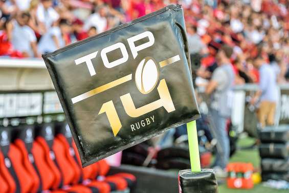 Le football et le rugby restent encore aux vestiaires