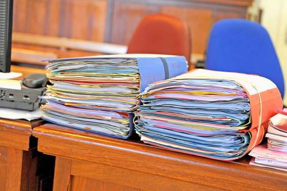 Elle se plaint du bruit et se fait tabasser par des jeunes