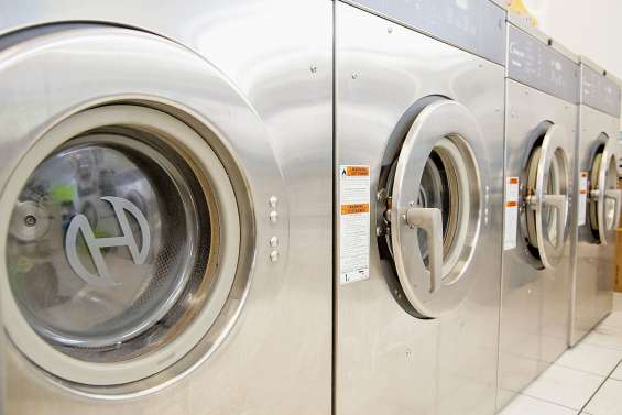 Il se fait arnaquer des millions en pensant faire fortune dans les laveries 