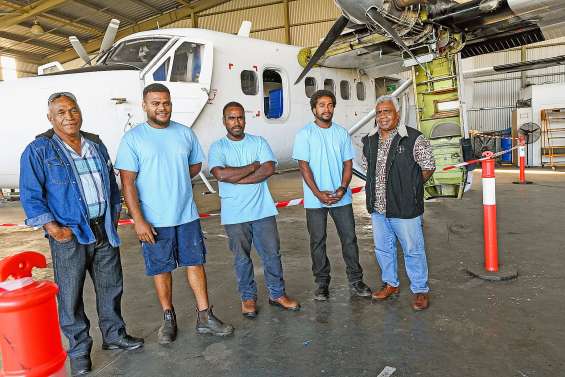 Trois jeunes des Îles se forment au métier de mécanicien aéronautique