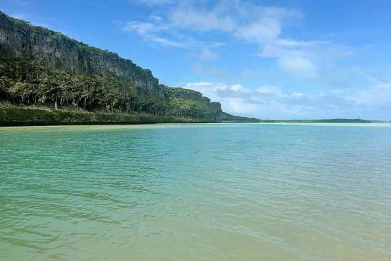 À la découverte de l’histoire secrète des falaises de Lekiny