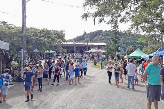 Fréquentation conséquente au marché dédié aux fruits et légumes de la région