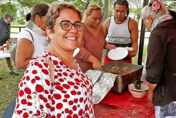 Calédonie ensemble en campagne au marché
