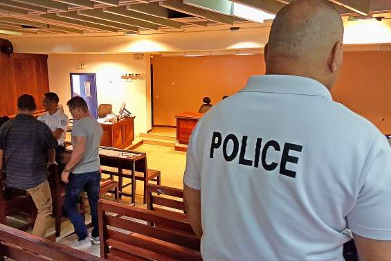 Cinq ans de prison pour deux agresseurs du policier qui a tiré pour « sauver sa vie »