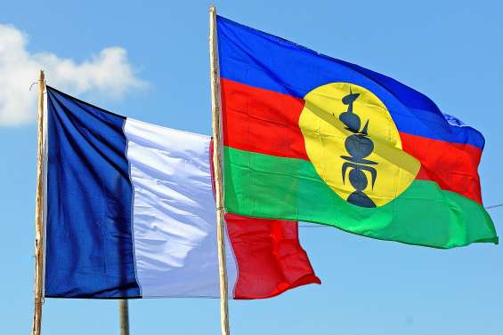 Référendum : une date et deux drapeaux