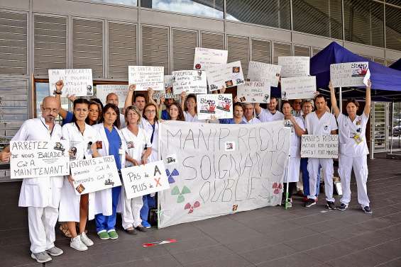 Les manipulateurs en radiologie maintiennent la pression