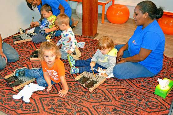 Le vendredi, la bibliothèque conte des histoires aux enfants