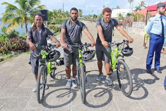 Trois auxiliaires coutumiers de proximité à Drehu