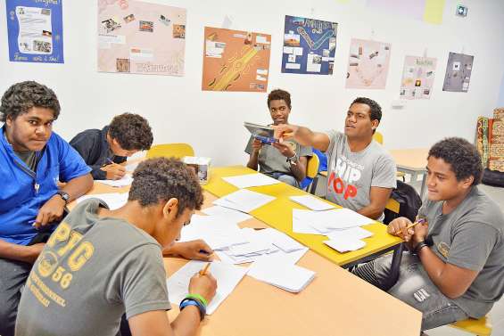 Les lycéens jouent avec les mots pour combattre la violence