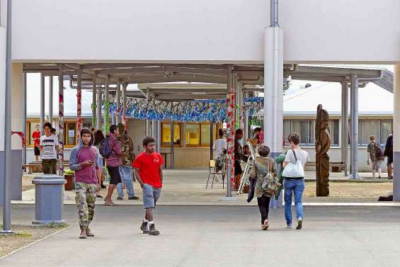 Journée portes ouvertes au lycée Michel-Rocard