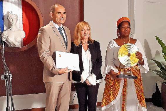 Claudine Jacques reçoit le Grand prix Culture et littérature