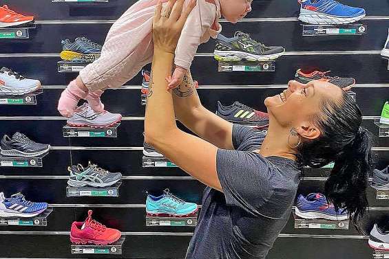 « J’ai pris un coup de pied aux fesses »