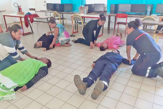 Formation aux premiers secours au collège de Canala