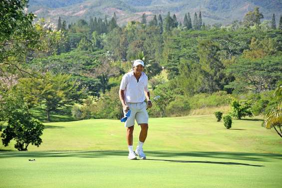 Eric Figueres et Lidia de Carvalhoen tête à La Ouenghi