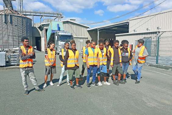 Une classe de troisième visite des sites agroalimentaires
