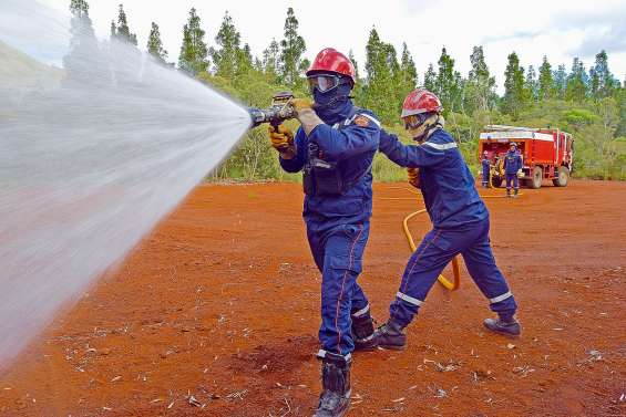 La rivière Bleue, le « dernier endroit préservé à protéger à tout prix des feux »