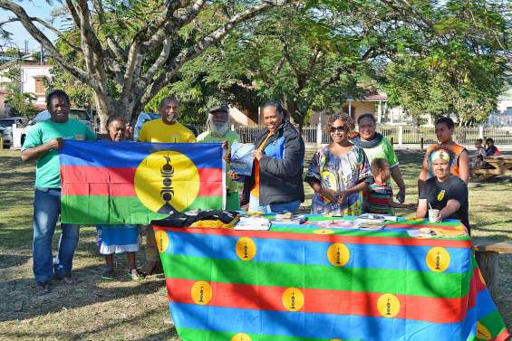 Le FLNKS affiche ses couleurs  au village 