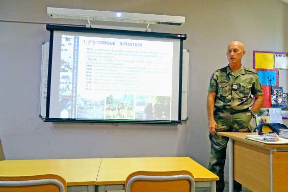 Le colonel Eric Gros La Faige reçu au collège Djiet