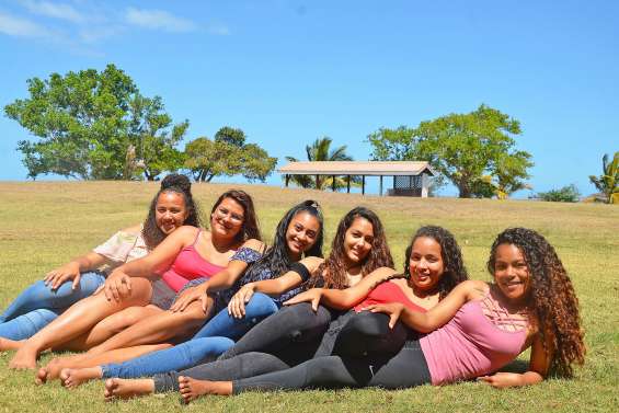 Les six candidates au titre  de Miss Foire de Koumac