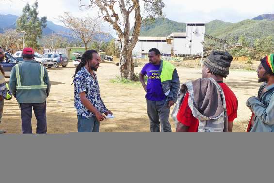 Le centre minier SLN  de Népoui toujours bloqué