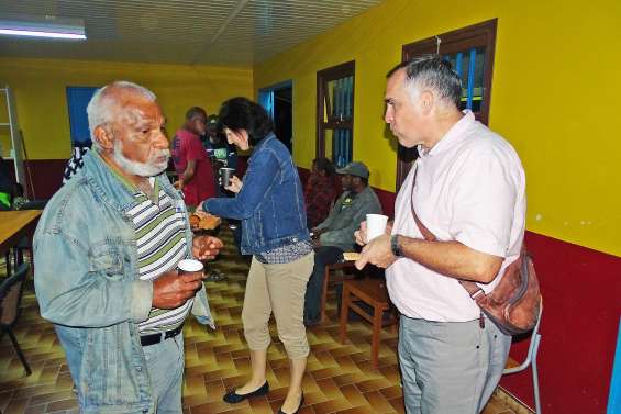 Le directeur du collège Djiet rencontre les coutumiers