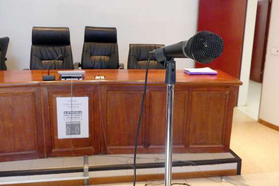 Un an ferme pour avoir transpercé un bras au couteau