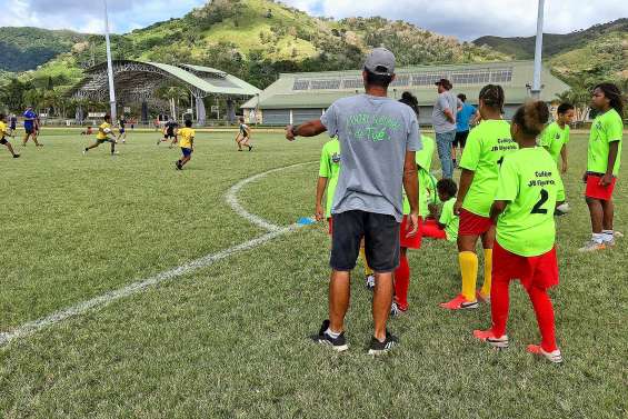 Le stade de Tiéti a accueilli la coupe des collèges de touch
