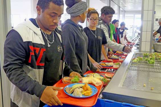 Un banquet océanien avant de se plonger dans les langues et les cultures