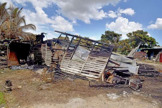 Témoignages de solidarité après l’incendie rue des Moratia