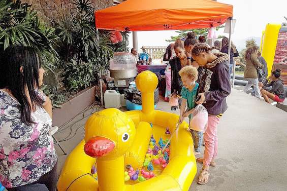 La fête des enfants devant la mairie