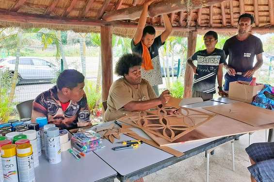 Le graffeur Will Nehro a animé une séance de street art au collège