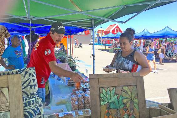 Un Grand Marché bien suivi à Téari